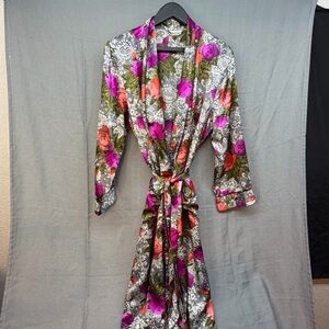 Nordstrom lingerie women’s size large robe with belt style number 720075P floral